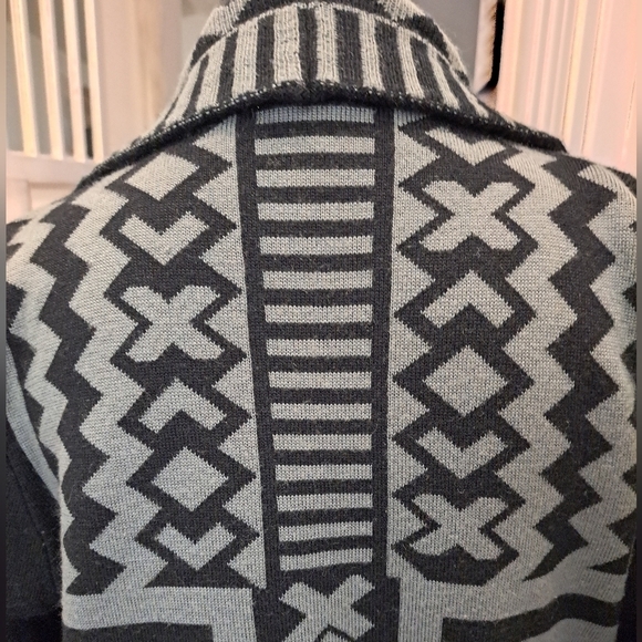 Sisters Assymetrical Tribal Print Open Cardigan   Size L - Picture 5 of 9